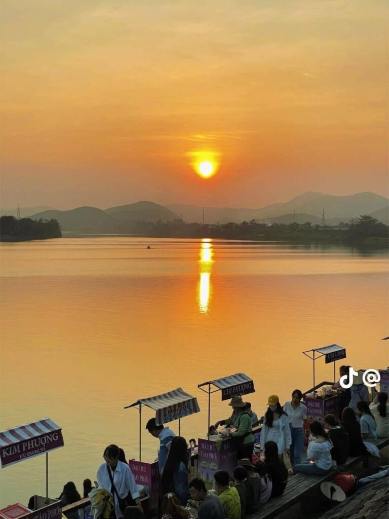 Top 8 địa điểm du lịch Huế nên khám phá bằng xe riêng 2026